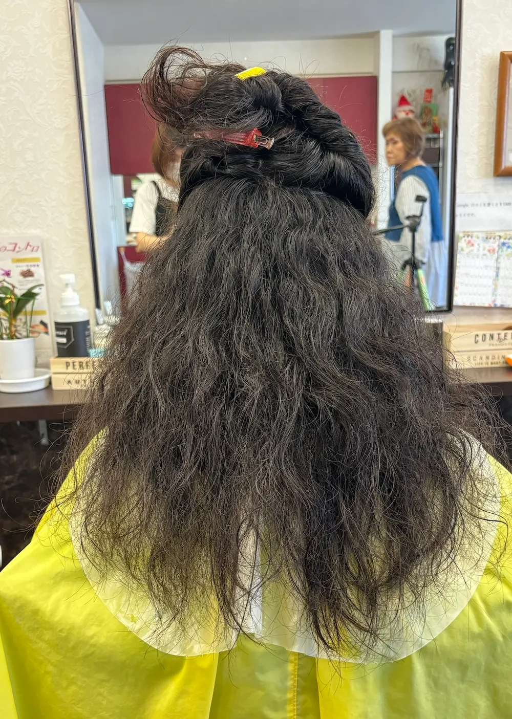 うねりがある髪をなめらかな印象にの施術前の写真