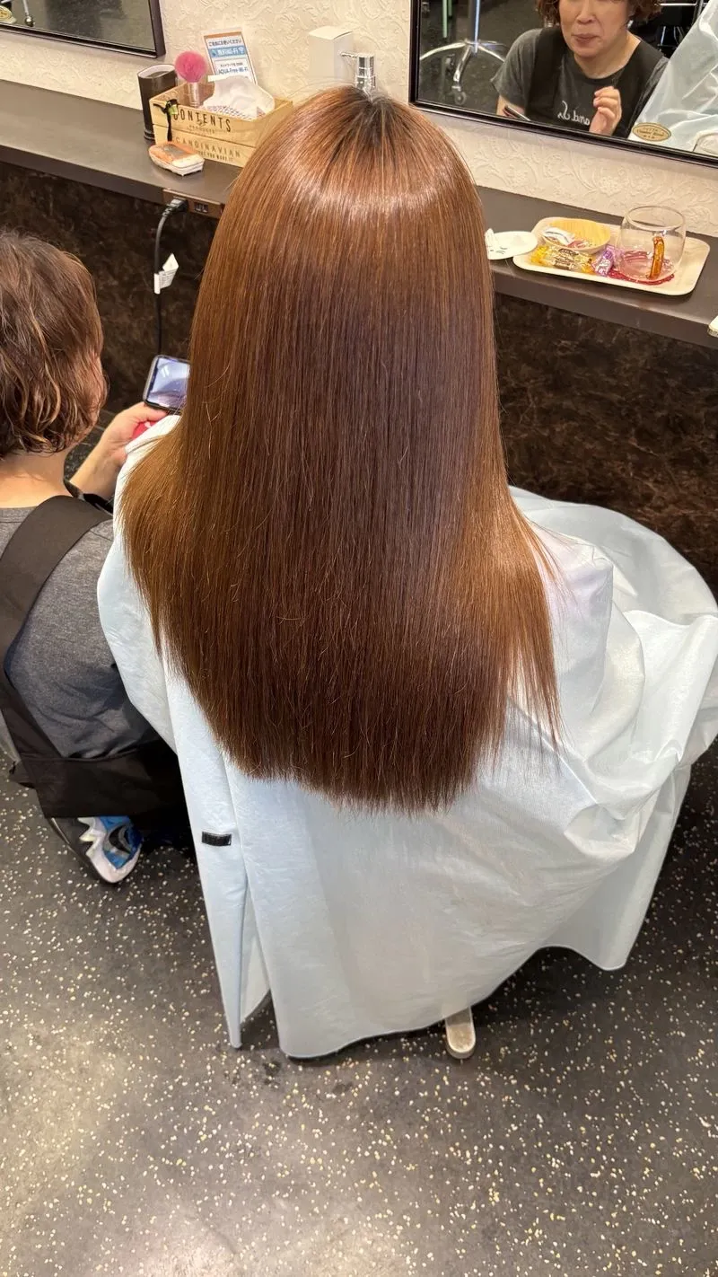 施術後のツヤのある髪