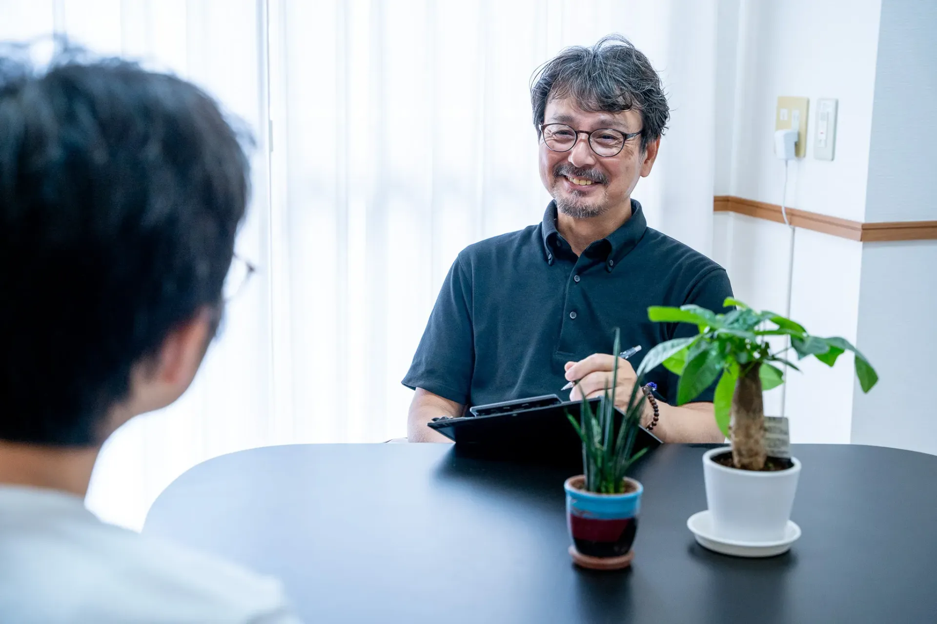 面談で話を聞く様子