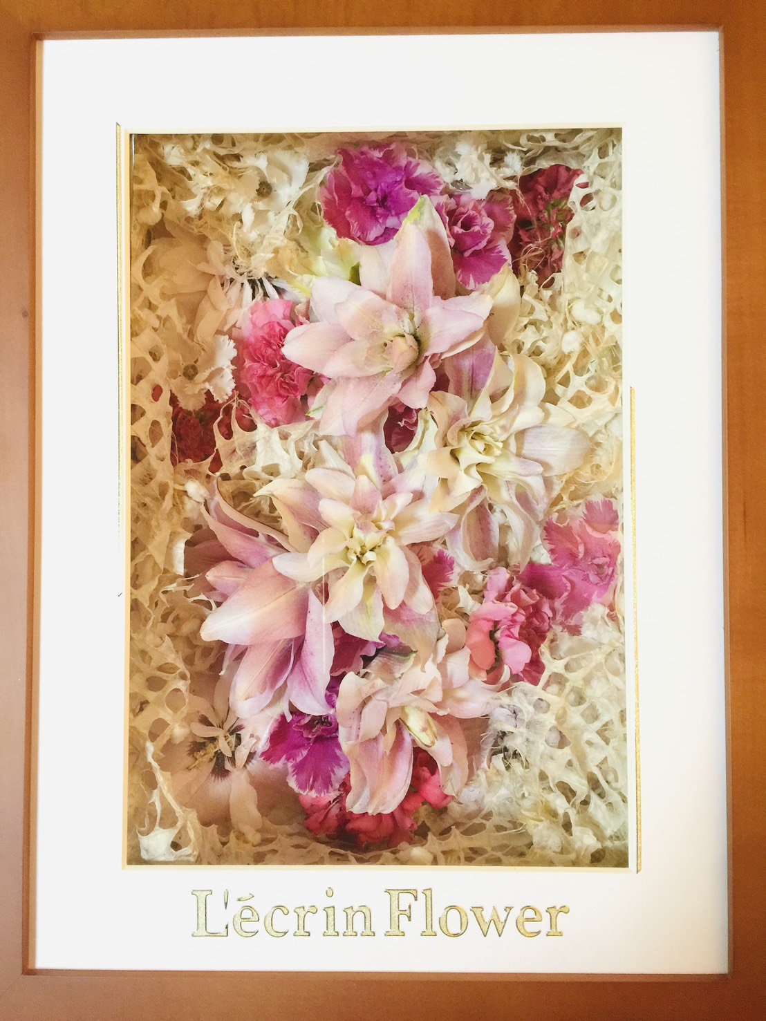 ピンクの花の押し花額の制作例